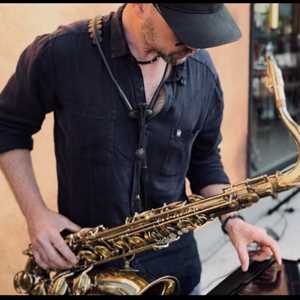 Christophe Bonnet, un joueur de saxophone à Orly